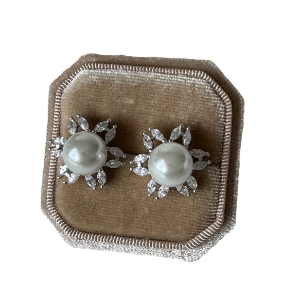NWT Kenneth Jay Lane Rhodium Plated Faux Pearl & Cubic Zirconia Stud Earrings - Picture 4 of 9